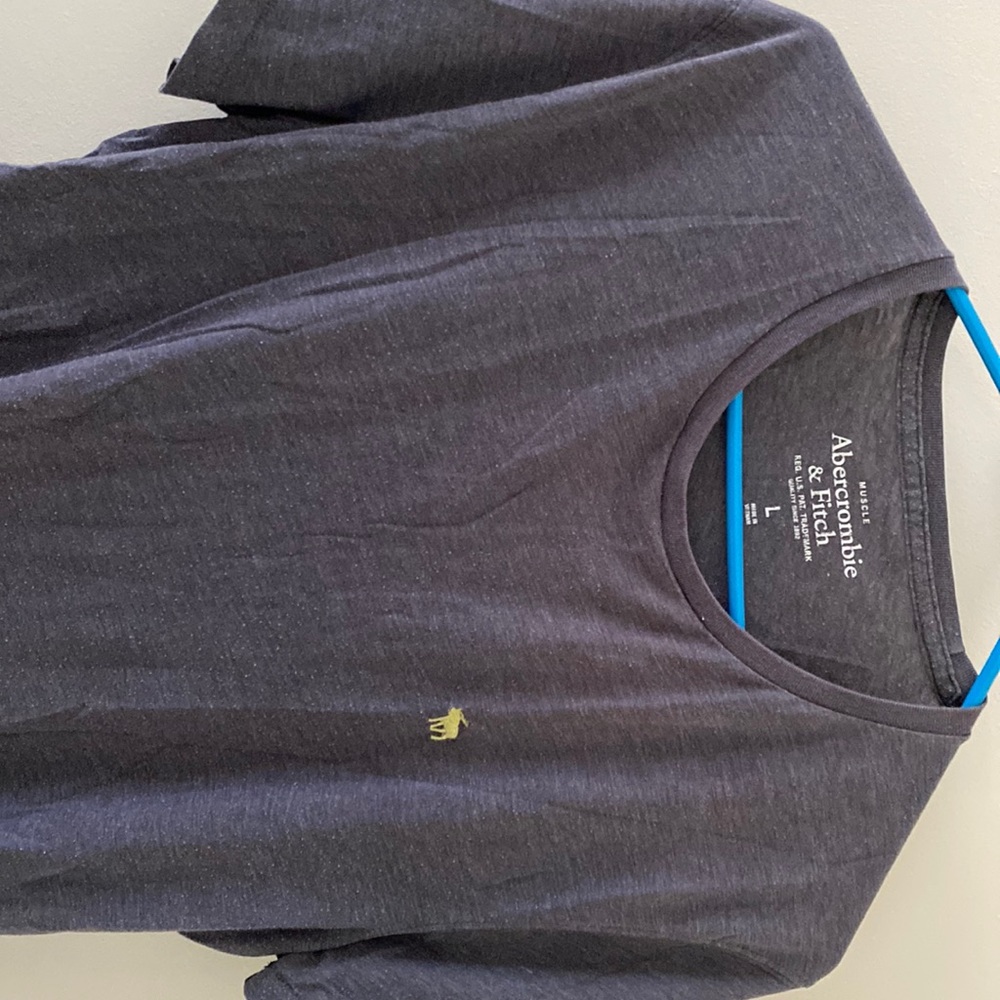 Grey Abercrombie t-shirt